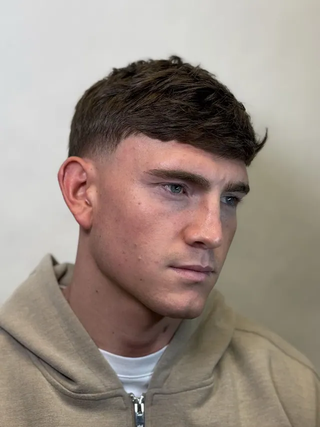 A textured fringe with a low fade